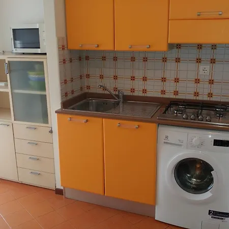 Condominio Simma Giallo E Azzurro Бибионе