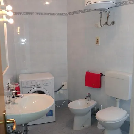 Condominio Simma Giallo E Azzurro Бибионе