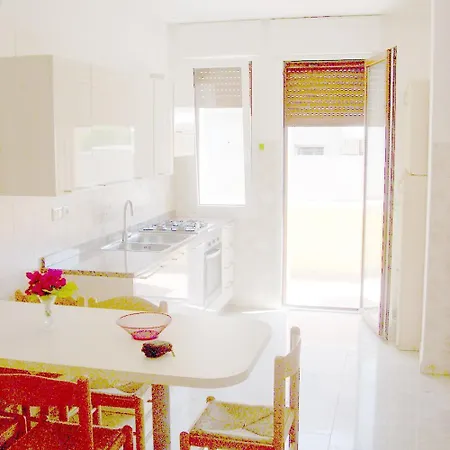 Condominio Simma Giallo E Azzurro * Бибионе