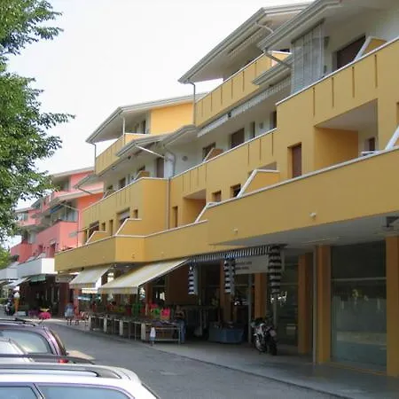 Condominio Simma Giallo E Azzurro * Бибионе