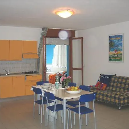 Condominio Simma Giallo E Azzurro