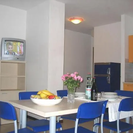 Condominio Simma Giallo E Azzurro Апартаменты Бибионе