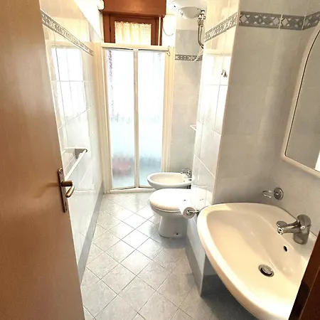 Condominio Simma Giallo E Azzurro Бибионе
