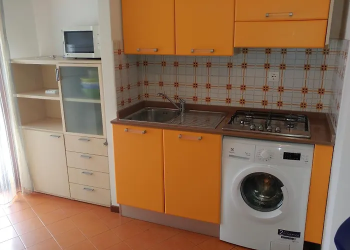 Condominio Simma Giallo E Azzurro 비비오네
