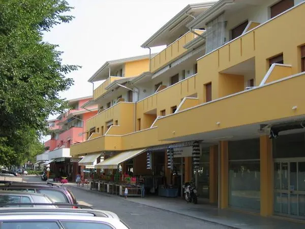 Condominio Simma Giallo E Azzurro * 비비오네