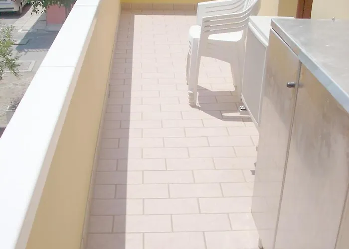 Condominio Simma Giallo E Azzurro 비비오네